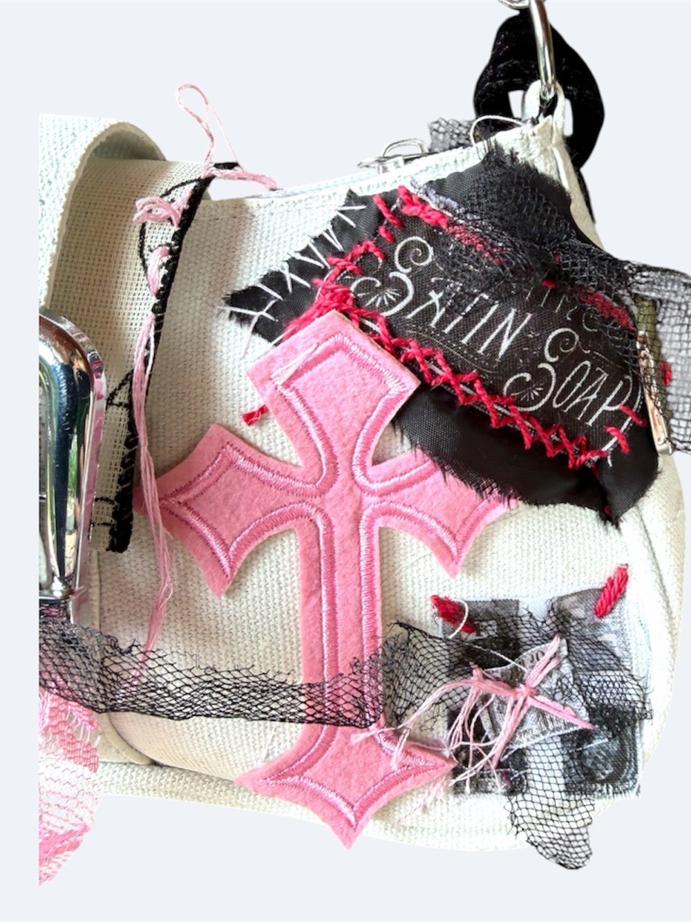 Kawaii pink goth shoulder bag with embellishments and details. Junk shoulder bag - Picture 4 of 6